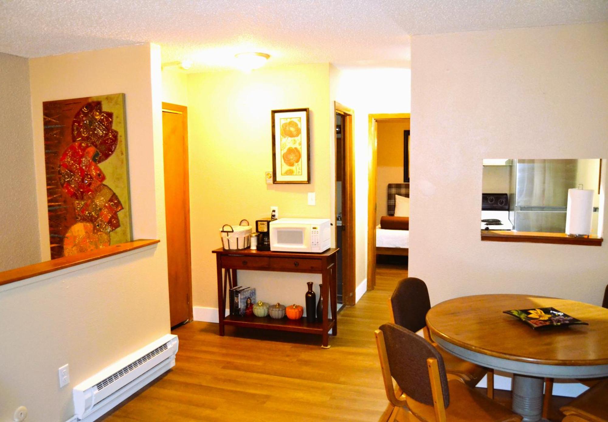 Urban Oasis Apartment Grand Forks Bagian luar foto