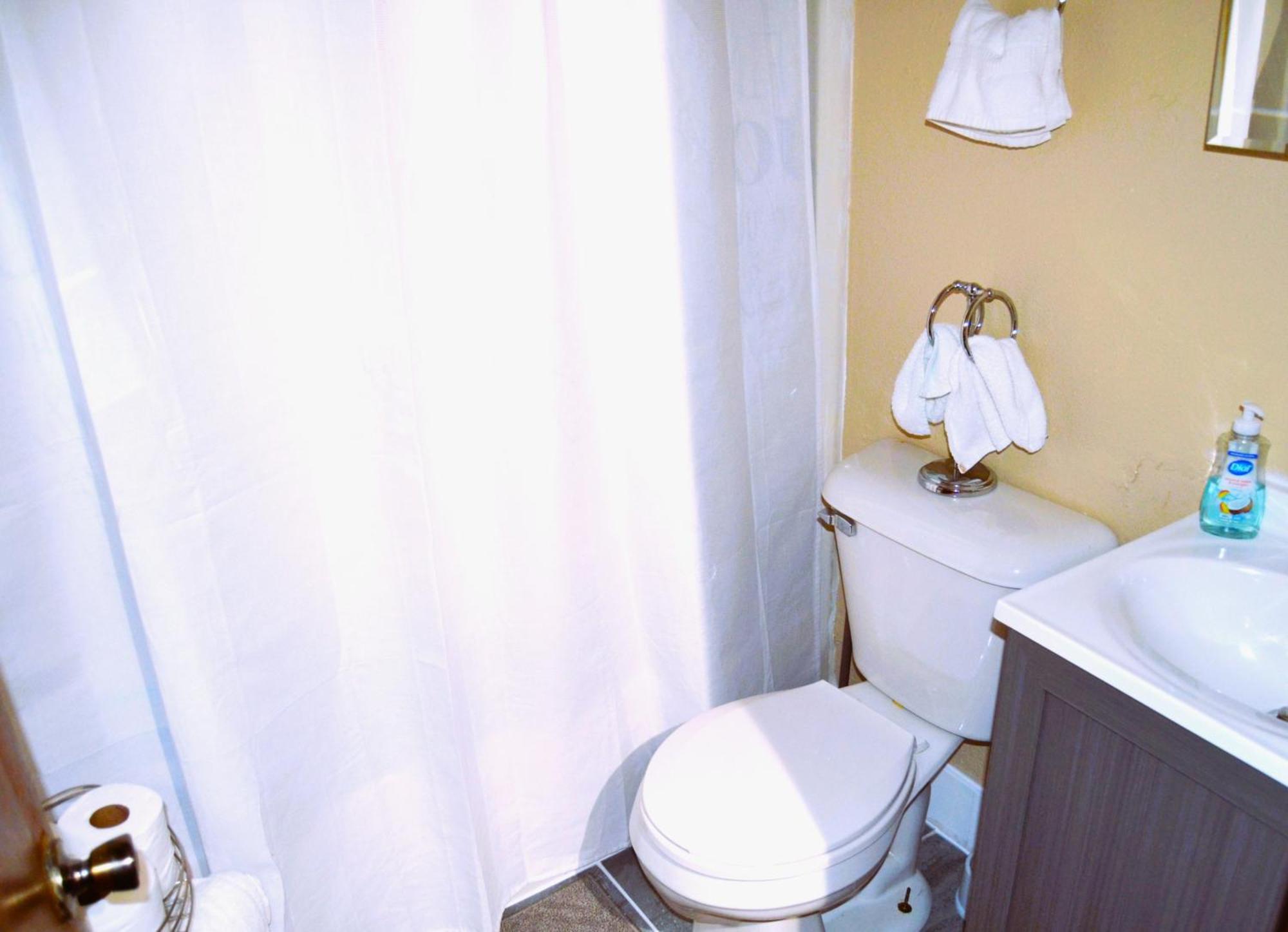 Urban Oasis Apartment Grand Forks Bagian luar foto